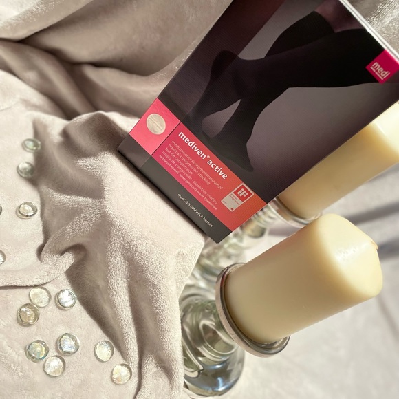 ✨🌺 NWT🌺✨Compression Socks🌺✨ - Picture 2 of 9